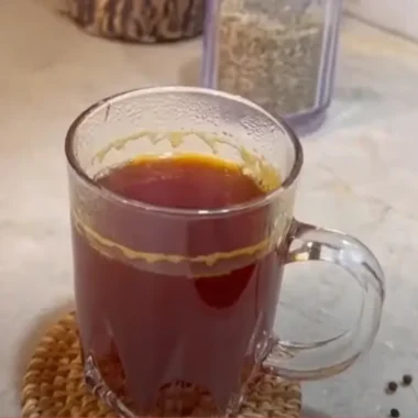 A glass of Brazilian Mounjaro Recipe – a natural weight loss and metabolism-boosting detox drink.