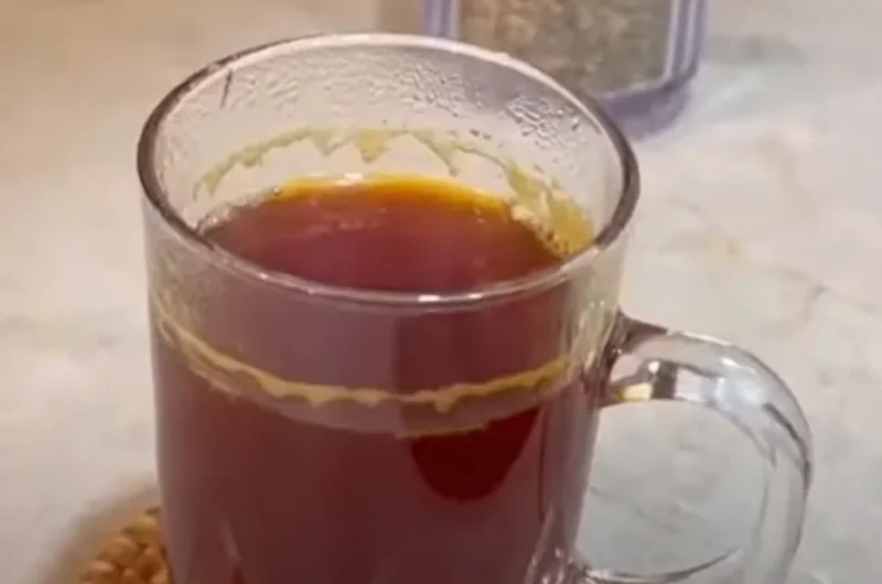 A glass of Brazilian Mounjaro Recipe – a natural weight loss and metabolism-boosting detox drink.